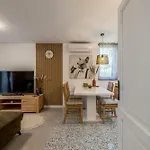 Olive Shade - Near The Apartamento *