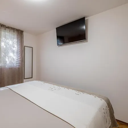 Olive Shade - Near The Lejlighed Split