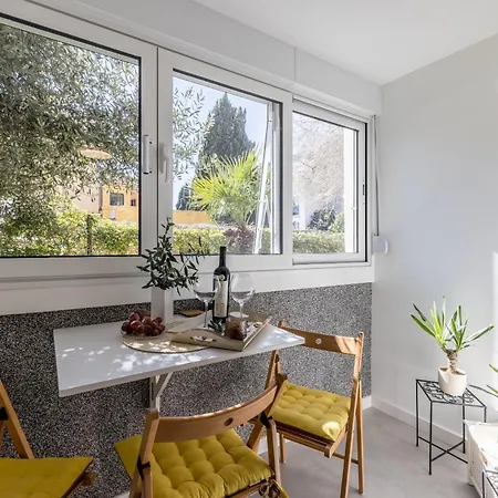 Olive Shade - Near The Lejlighed *