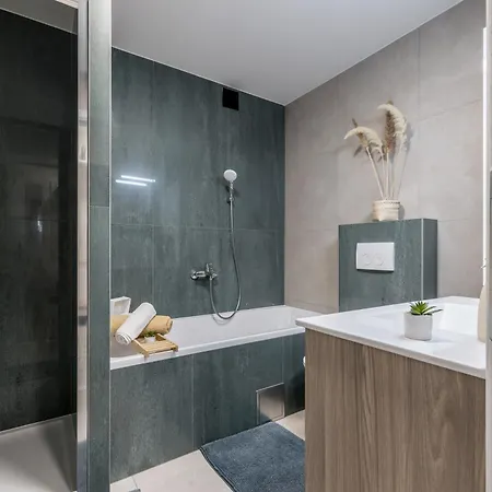 Olive Shade - Near The Lejlighed *